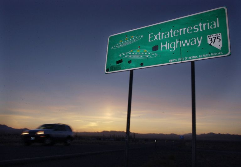 Nevadas asuv Extraterrestrial Highway (Tulnukate maantee), mis kulgeb keelatud Ala 51 lähedal
