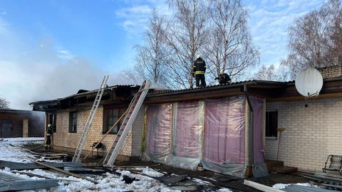 Pildid ⟩ Vasulas põles ühekorruseline elumaja