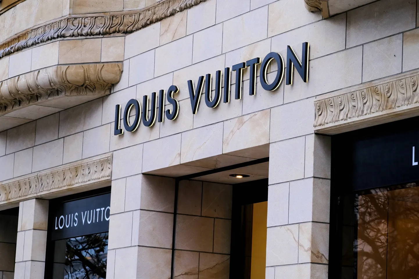 Louis Vuitton on LVMH üks kuulsamid brände.