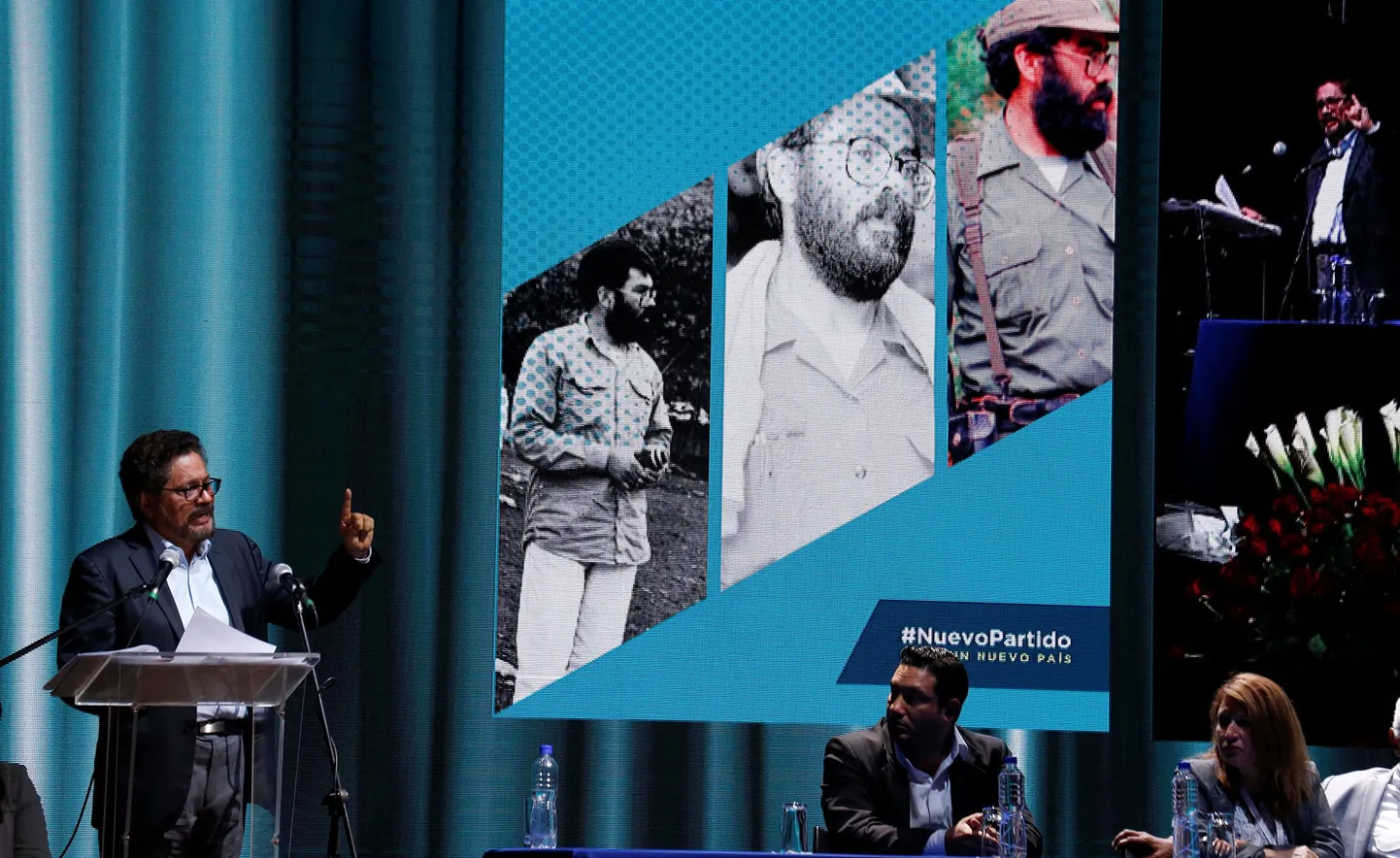 Colombia Revolutsiooniliste Relvajõudude (FARC) komandör Ivan Marquez esineb partei asutamiskongressil Bogotas.