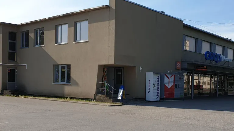 Võhmas on varjend Konsumi kauplusehoones.