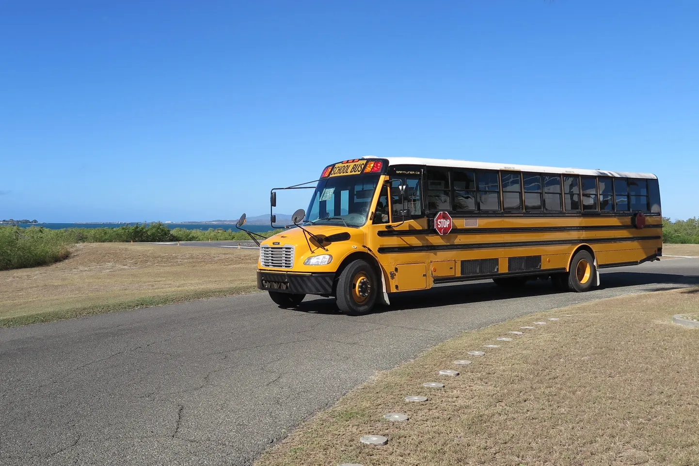 Kuuba koolibuss teel Guantánamo sõjaväebaasi taga asuvasse kooli.