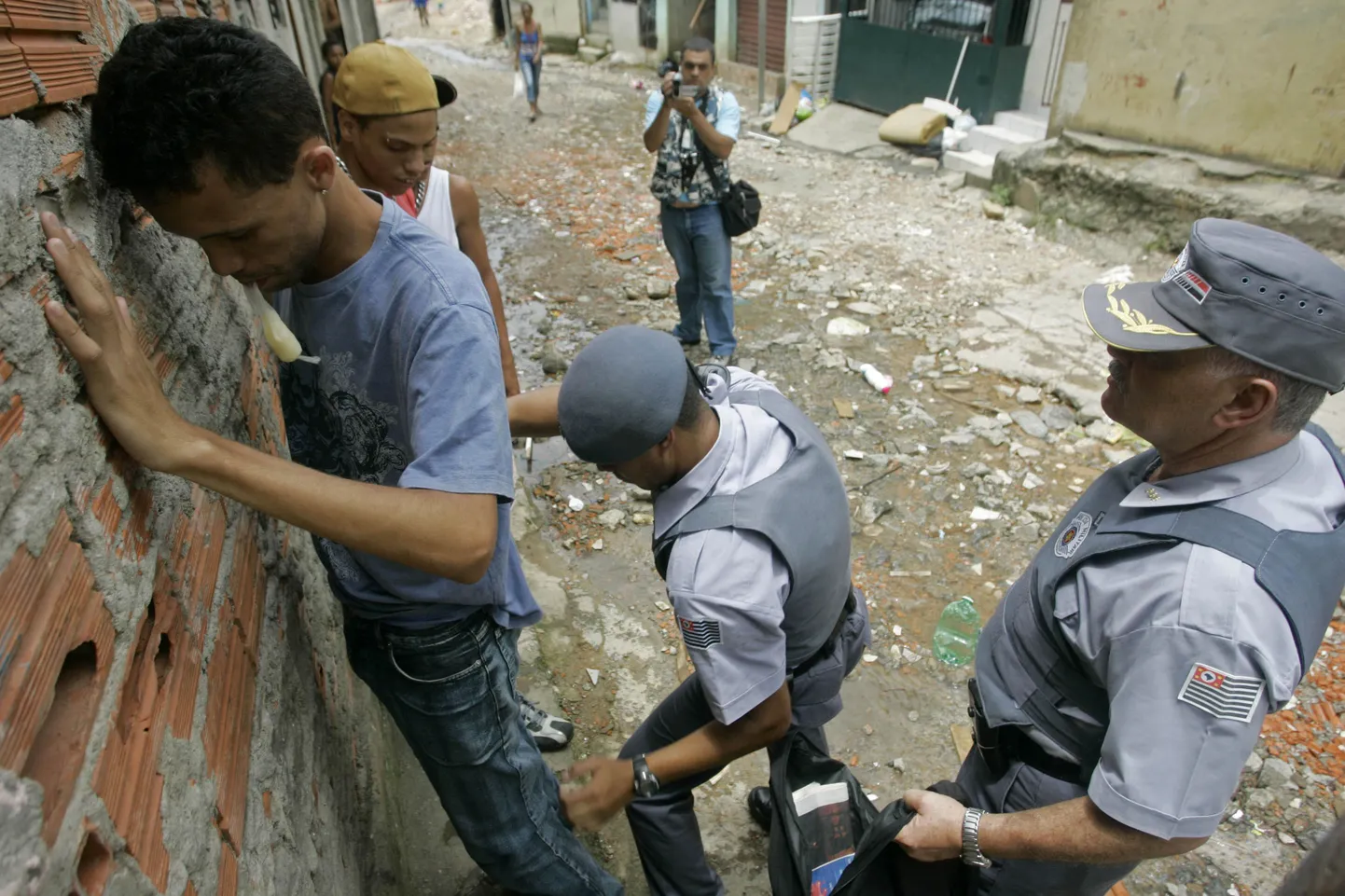 Brasiilias tapsid korrakaitsjad ulatusliku haarangu käigus kümme narkokurjategijat.