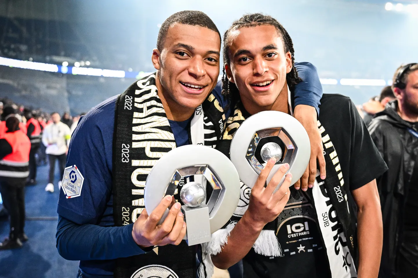 Kylian ja Ethan Mbappé (paremal) tulid mõlemad tänavu PSG ridades Prantsusmaa meistriks.