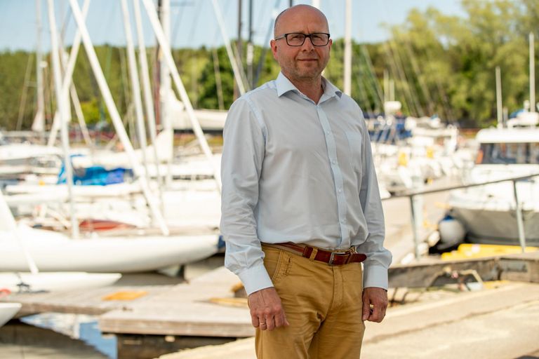 Офицер запаса Лаури Курвитс занимается еще и парусным спортом. С прошлого года он является руководителем таллиннского яхт-клуба "Калев".