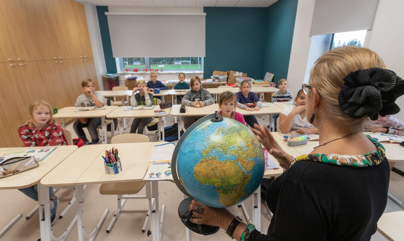 С 1 сентября учителей и учеников будут вакцинировать прямо