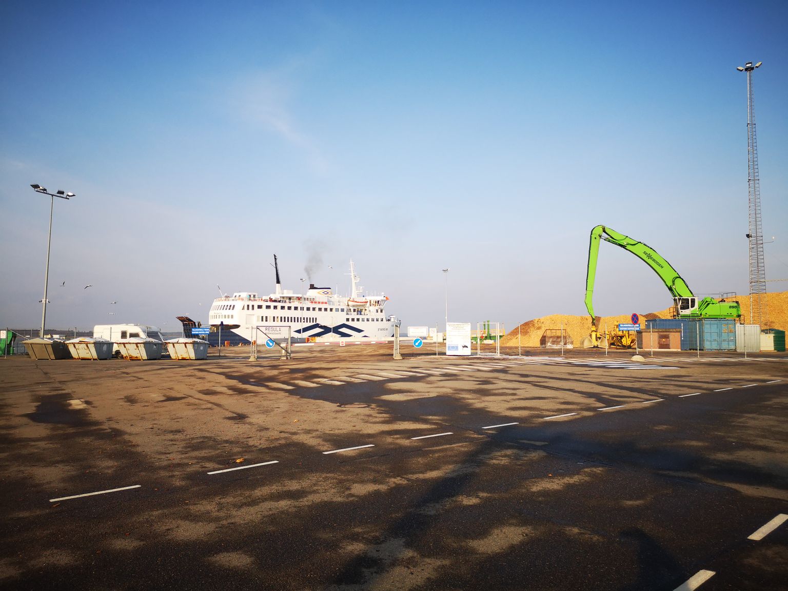 Parvlaev Regula asendab praegu Rohuküla - Heltermaa liinil parvlaeva Leiger, mis on samuti dokis korralises hoolduses.
