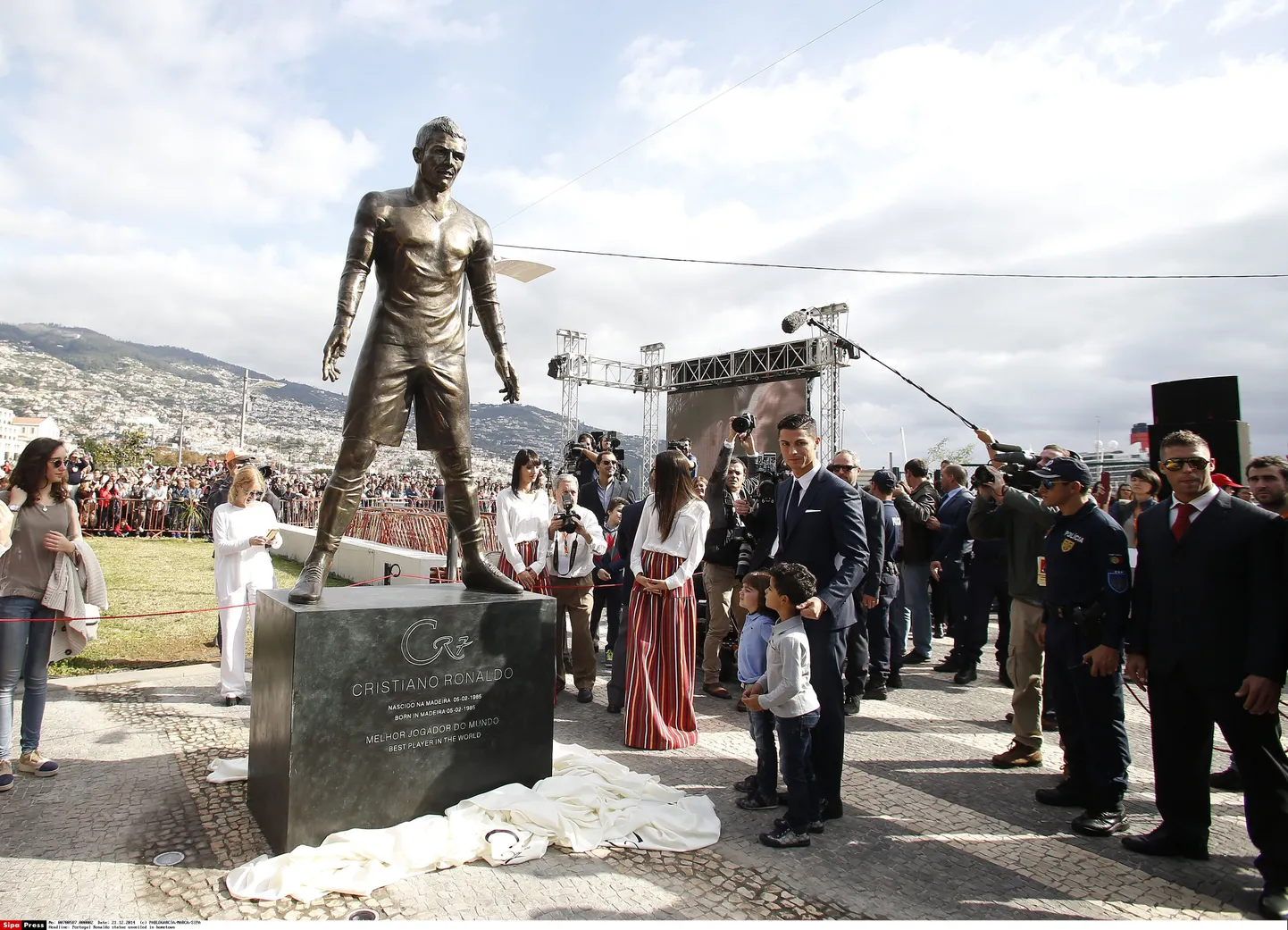 Открытие памятника Криштиану Роналду на Мадейре.