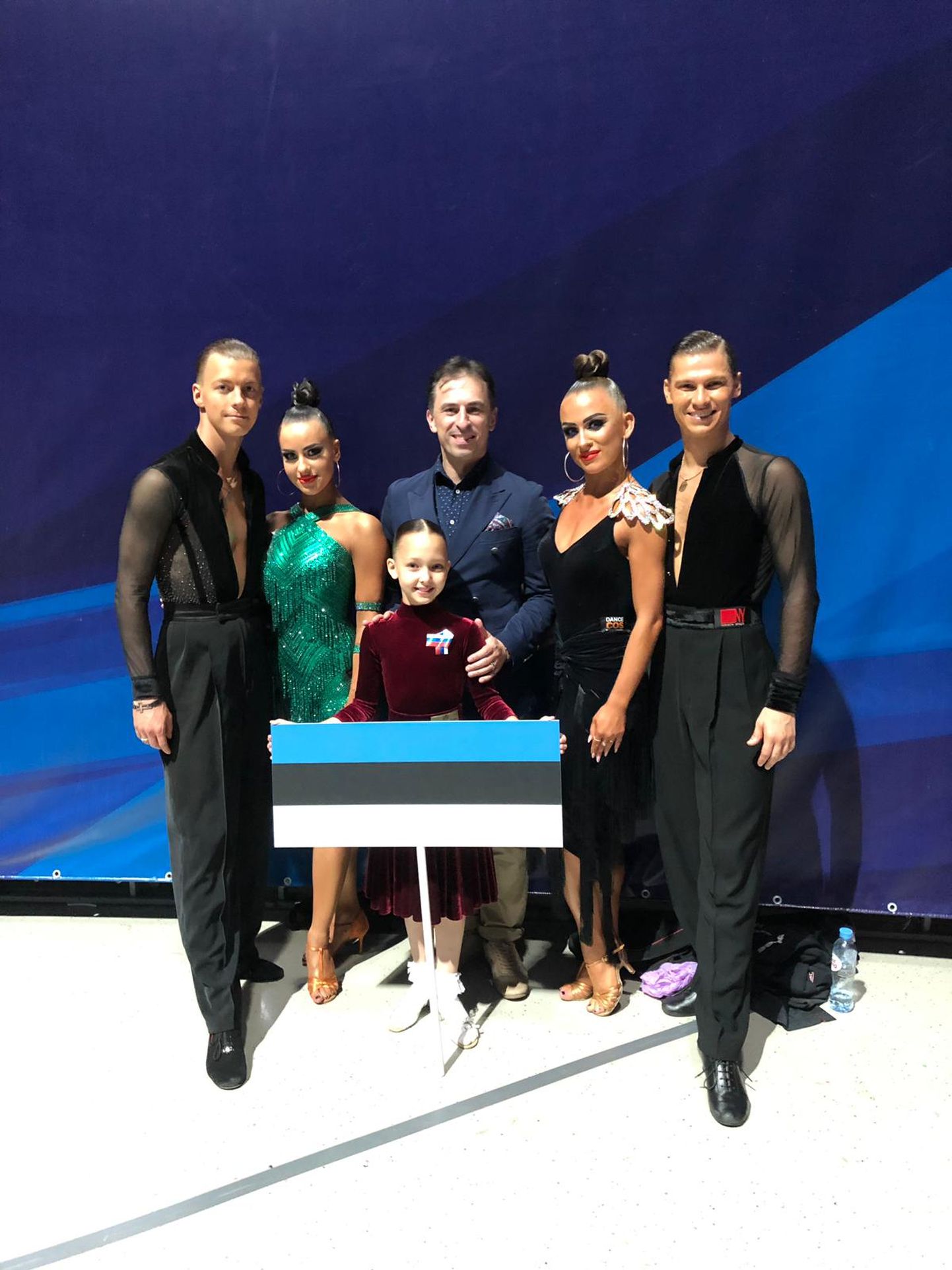 Vasakult: Robin Alexsander Veskus, Diana Gavrilova, treener Eduard Korotin, Dominka Bergmannova ja Konstantin Gorodilov.
