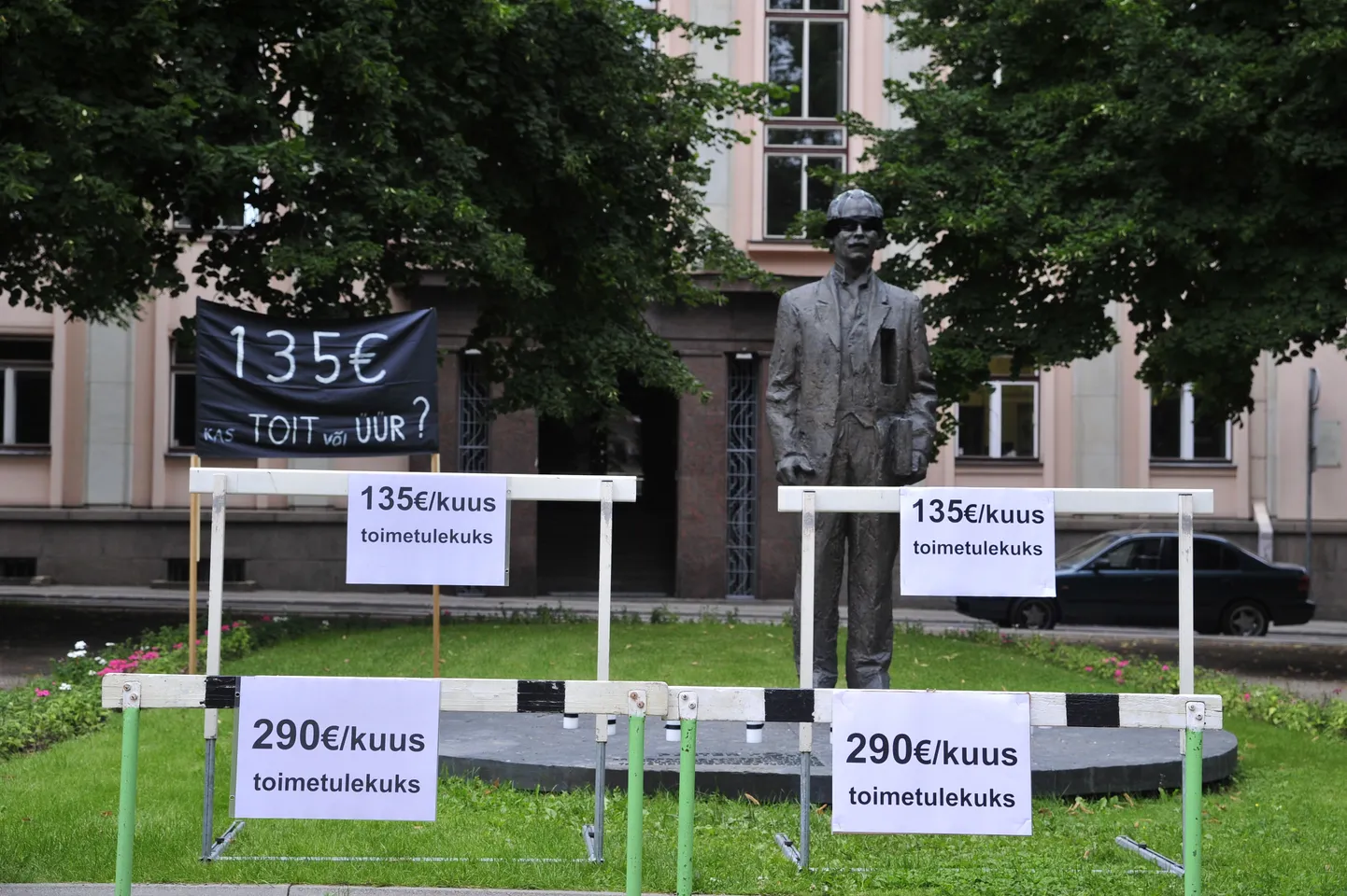 Pilt on tehtud tänavu suvel, kui tudengid avaldasid meelt Tartus haridusministeerimu ees olevas pargis.