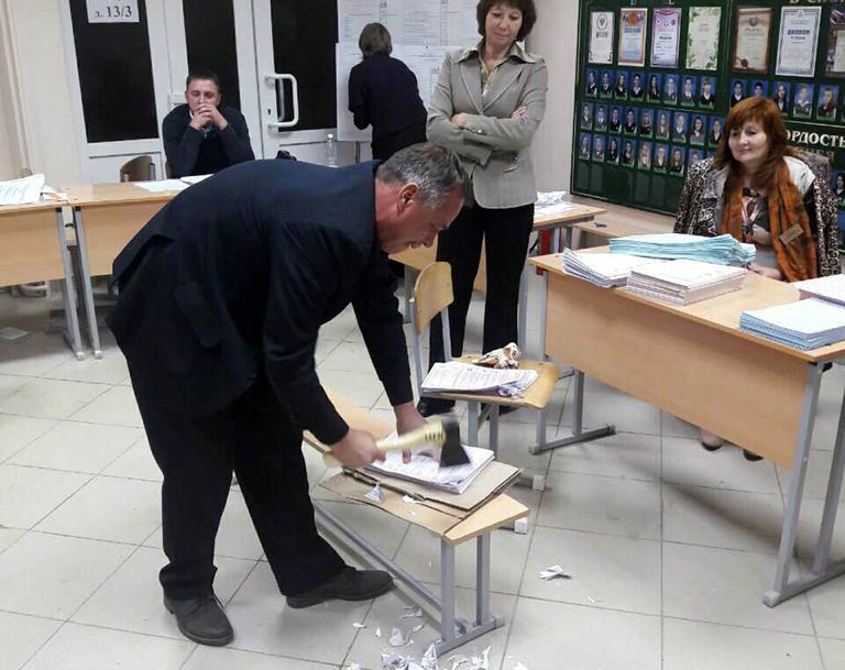 Saranski valimisjaoskonnas purustati kasutamata jäänud hääletussedelid kirvega. 