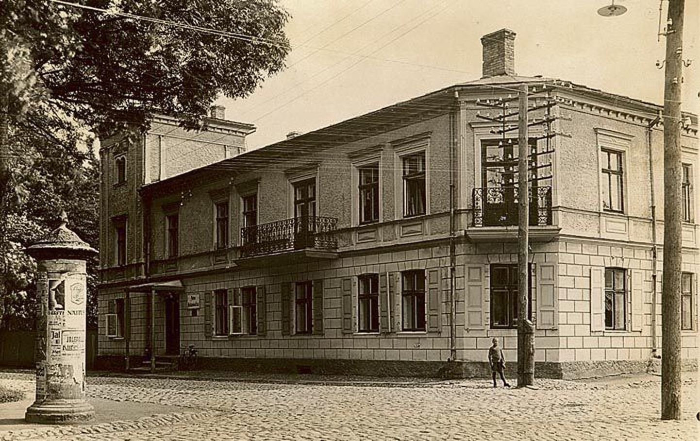 Pärnu maavalitsuse maja 1926. aastal, kui ümberehituseni jäi veel üle kümne aasta. Olaf Esna erakogu