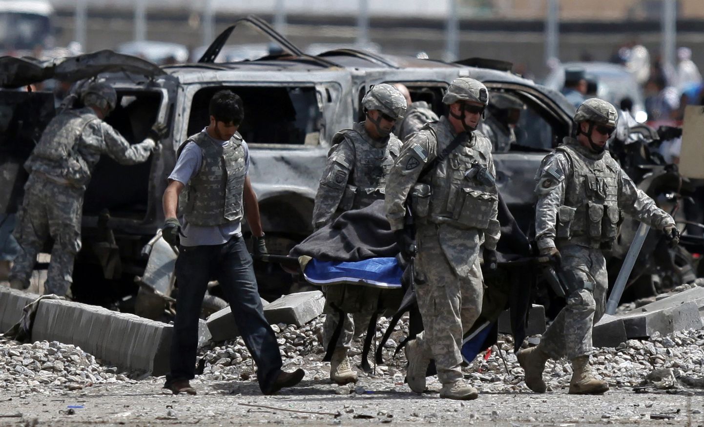 USA sõjaväelased täna Kabulis enesetapurünnaku paigas.