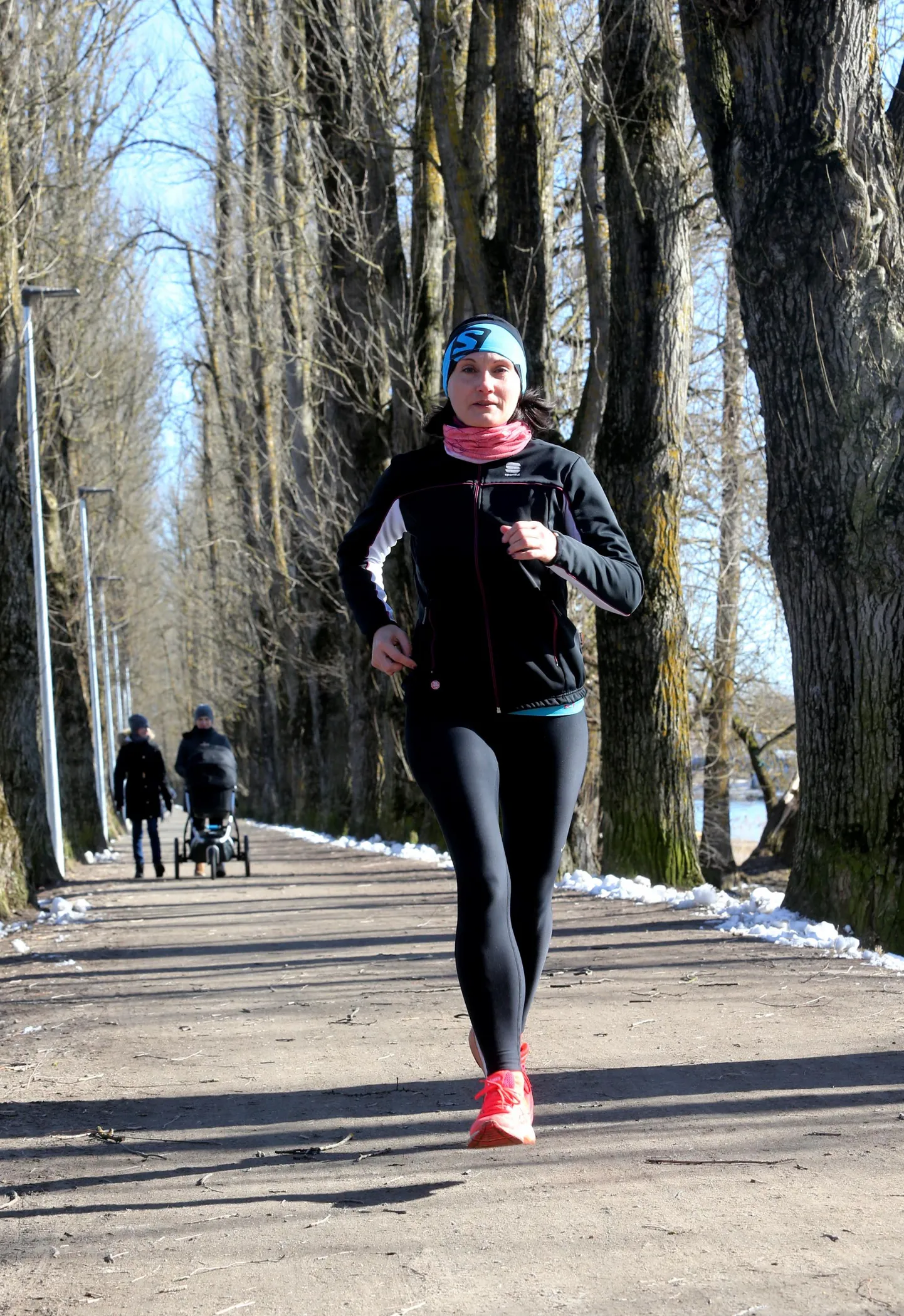 Kadri Valdre treenib praegu üksi. Tema hinnangul tuleb igal juhul liikuda, sest sport hoiab mõistuse selge.