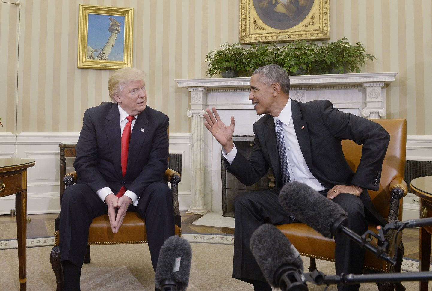 Встреча Дональда Трампа и Барака Обамы в Белом Доме.