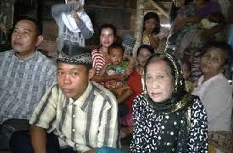 16-aastane Selamet Riyadi ja 71-aastane Rohaya Binti Kiagus Muhammad Jakfar