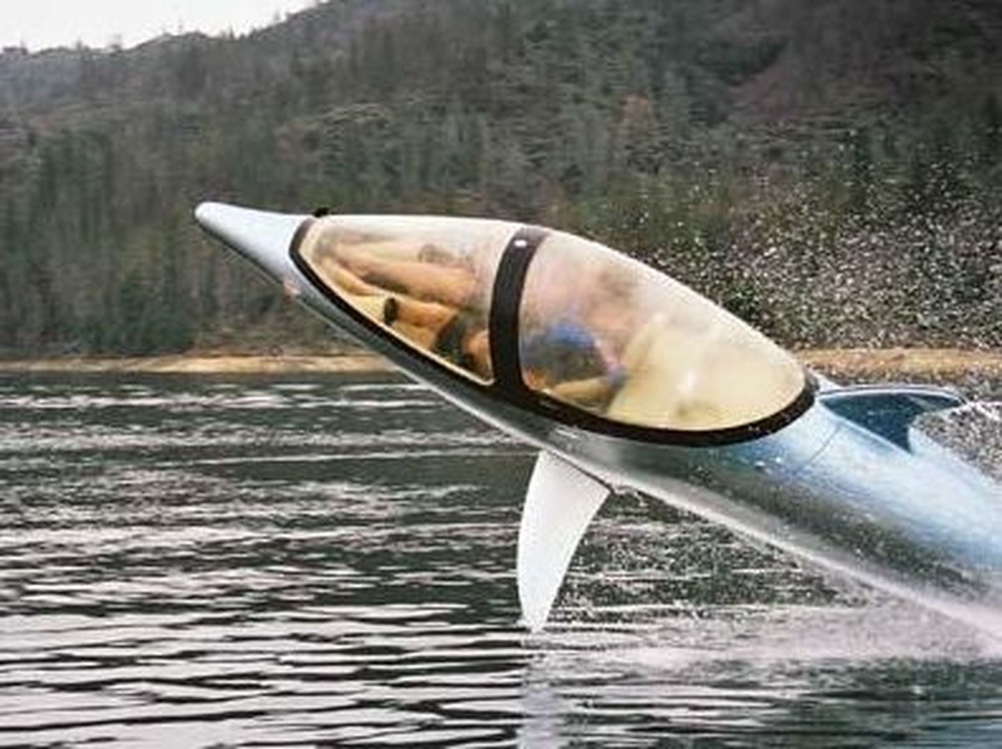 Disainerid valmistavad delfiini meenutavaid veesõidukeid