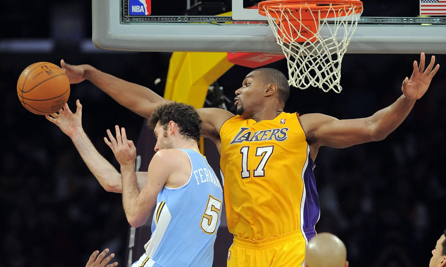 Andrew Bynum.