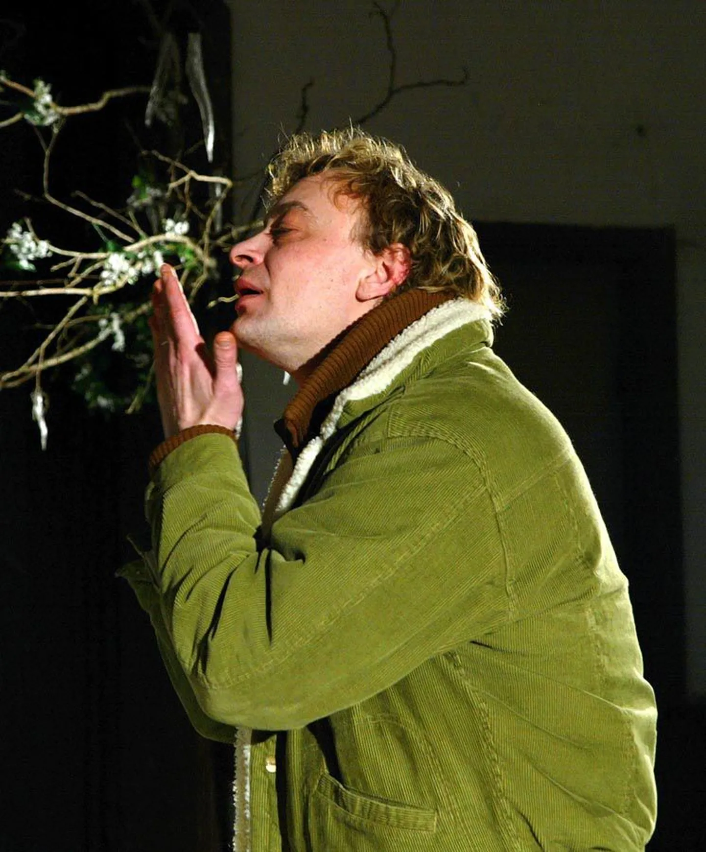Oma suurimaks saavutuseks peab kunagine balletiartist ja praegune Ugala liikumisjuht Oleg Titov seda, et ta elab ja nii väga elu armastab.