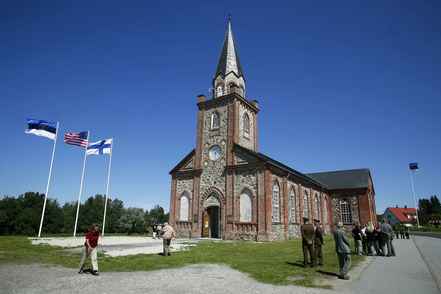 Tuli süttib Tori mälestuskirikus.