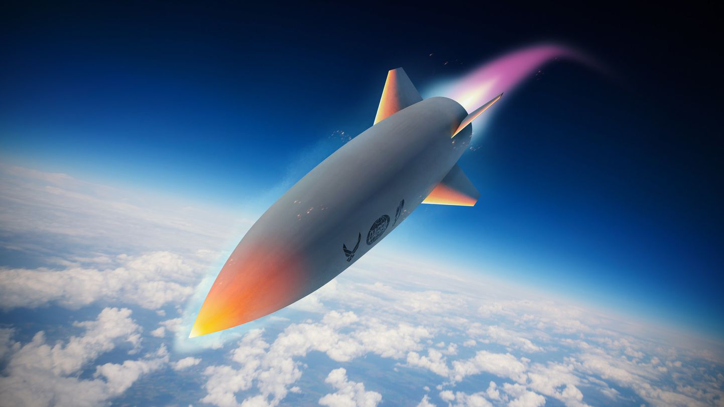 Hüperhelikiirusel õhku hingava relva kontseptsiooniga (HAWC) rakett sünnib DARPA (Defence Advanced Research Projects Agency), õhujõudude uurimislabori, Lockheed Martini ja Aerojet Rocketdyne'i koostöös. Pildil on kunstniku ettekujutus.
