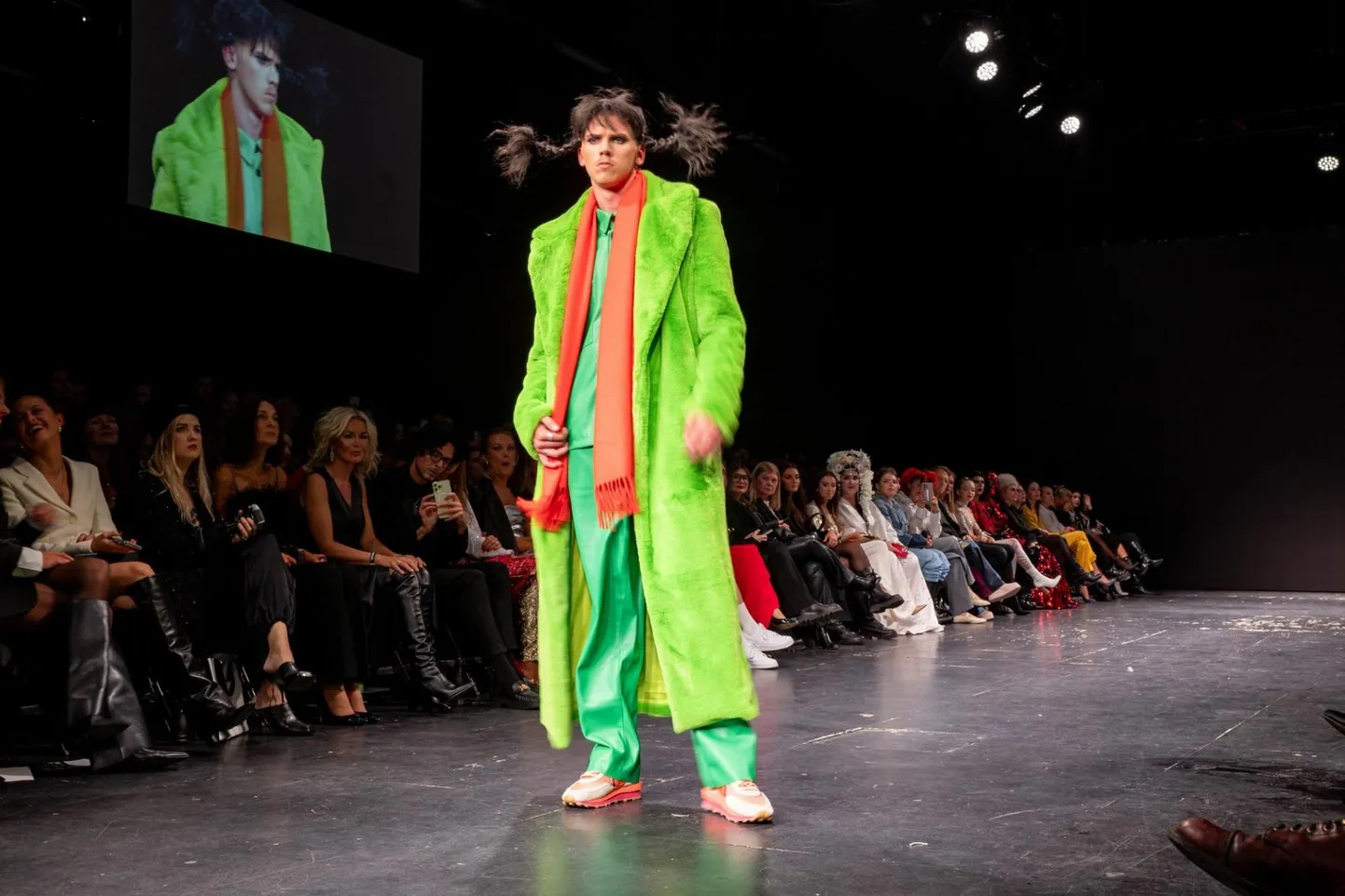 Пипи Майро Сеире из коллекции Ansia на осенней Неделе моды в Таллинне. На ярмарке моды ERKI он представляет коллекцию «FILO».