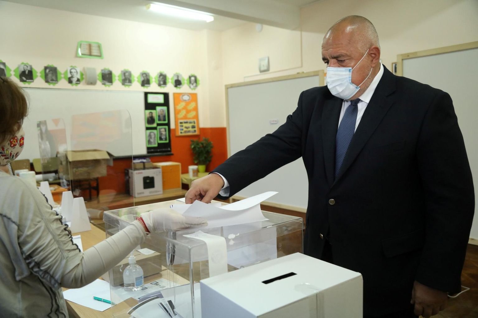 Bulgaaria peaminister Bojko Borisov andis oma hääle üleeilsetel valimistel pealinnas Sofias.