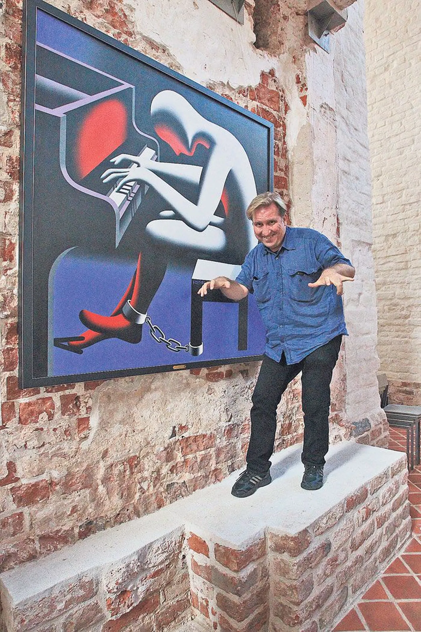 Kalev Mark Kostabi (53) mängis eile Tartus Jaani kirikus oma õlimaali «I Did It Steinway» (1998) juures õhuklaverit, et siis minuti pärast minna harjutama päris klaveri juurde.