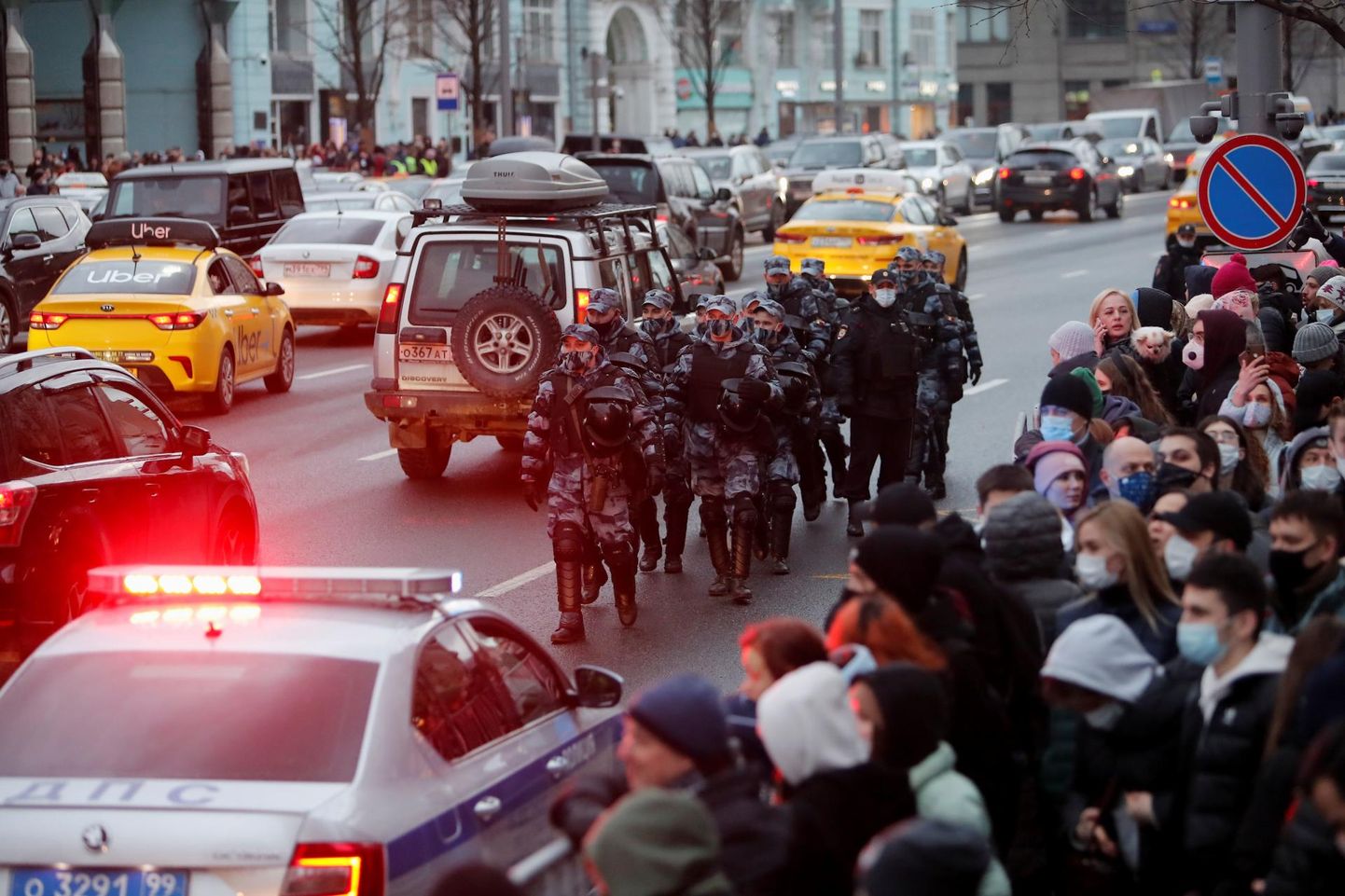 Politseinikud Moskvas Aleksei Navalnõi toetuseks korraldatud meeleavaldusel.