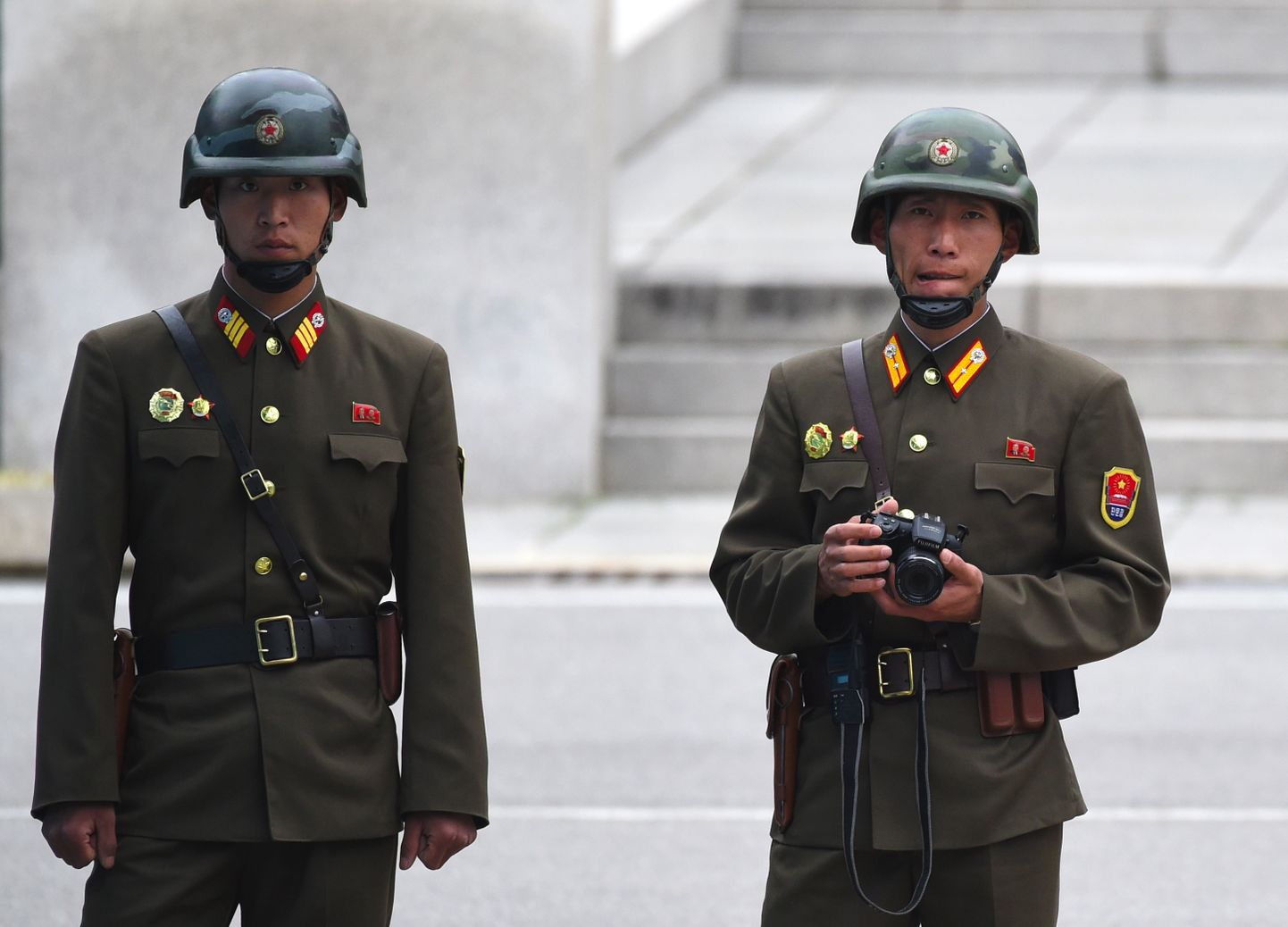 Ziemeļkorejas karavīri Demilitarizētajā zonā ASV viceprezidenta Maika Pensa vizītes laikā 2017. gadā.