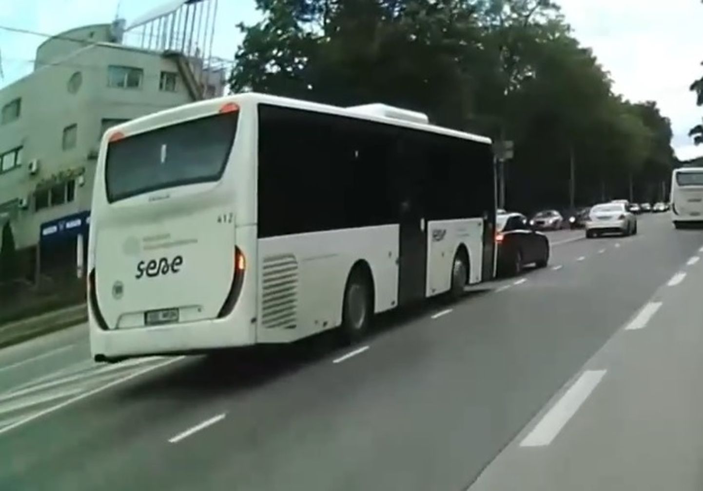 Bussi pidurdama sundinud juht peab nüüd ise kolm kuud bussiga sõitma.