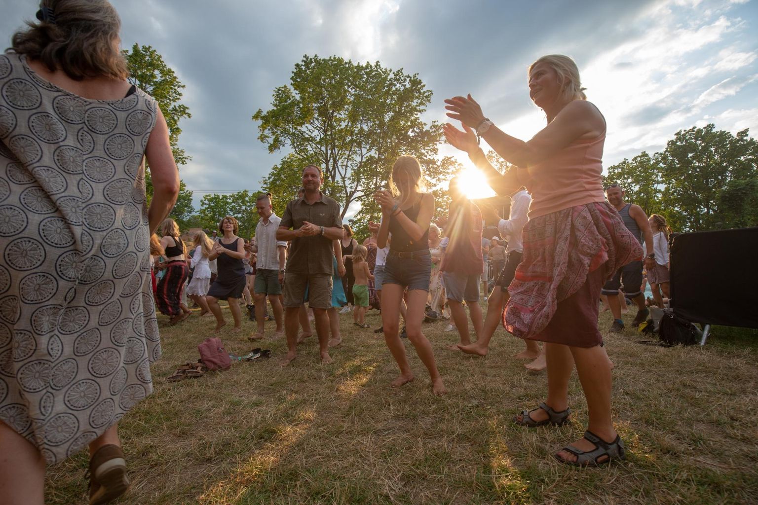 Neli päeva kestnud Viljandi pärimusmuusika festivalil käis ligi 25 000 inimest. Eelmiste aastatega võrreldes püsib külaliste arv stabiilne.