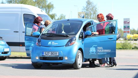 Vald rendib seitse uut autot