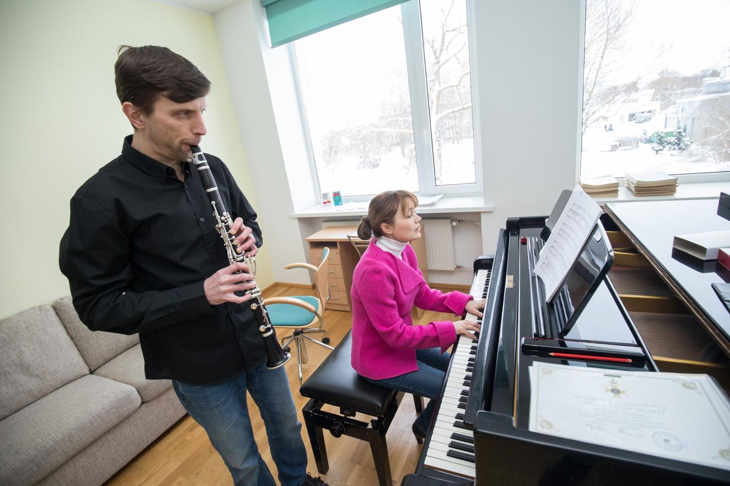 Tapa vallast pärit kammermuusikud Artjom ja Darja Roditšenko õpetavad noori muusikuid Tapa, Väike-Maarja ja Rakvere muusikakoolis.