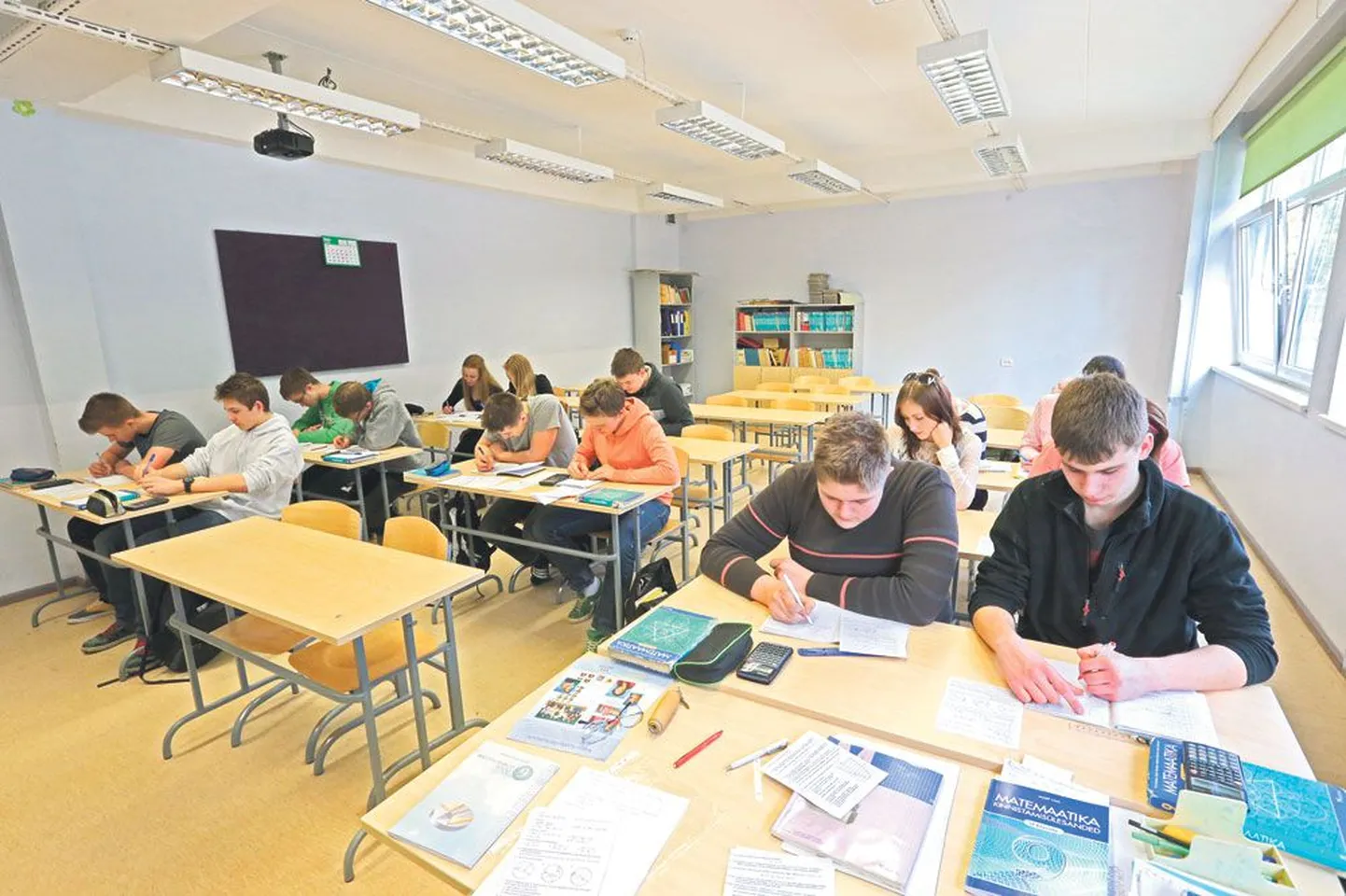 Elva kooli 9.c klassi õpilased arvasid, et uuest õppeaastast parimatele õppuritele maksma hakatav stipendium on hea, kuid see pole peamine argument gümnaasiumi valimisel.
