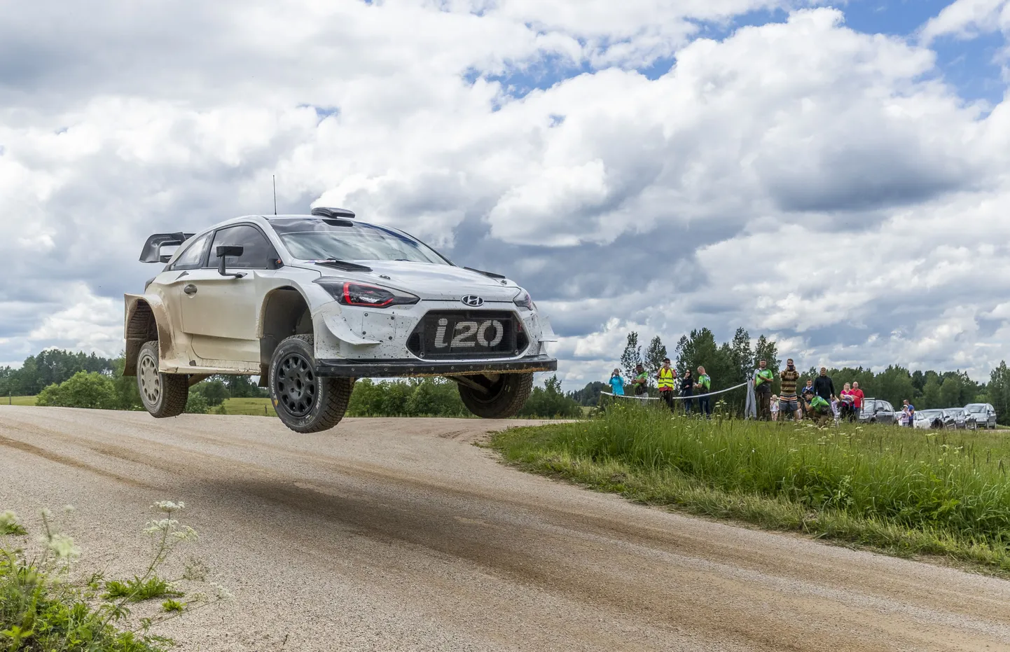 Thierry Neuville ei peljanud testil Eesti rallisõpradele oma oskusi näidata.