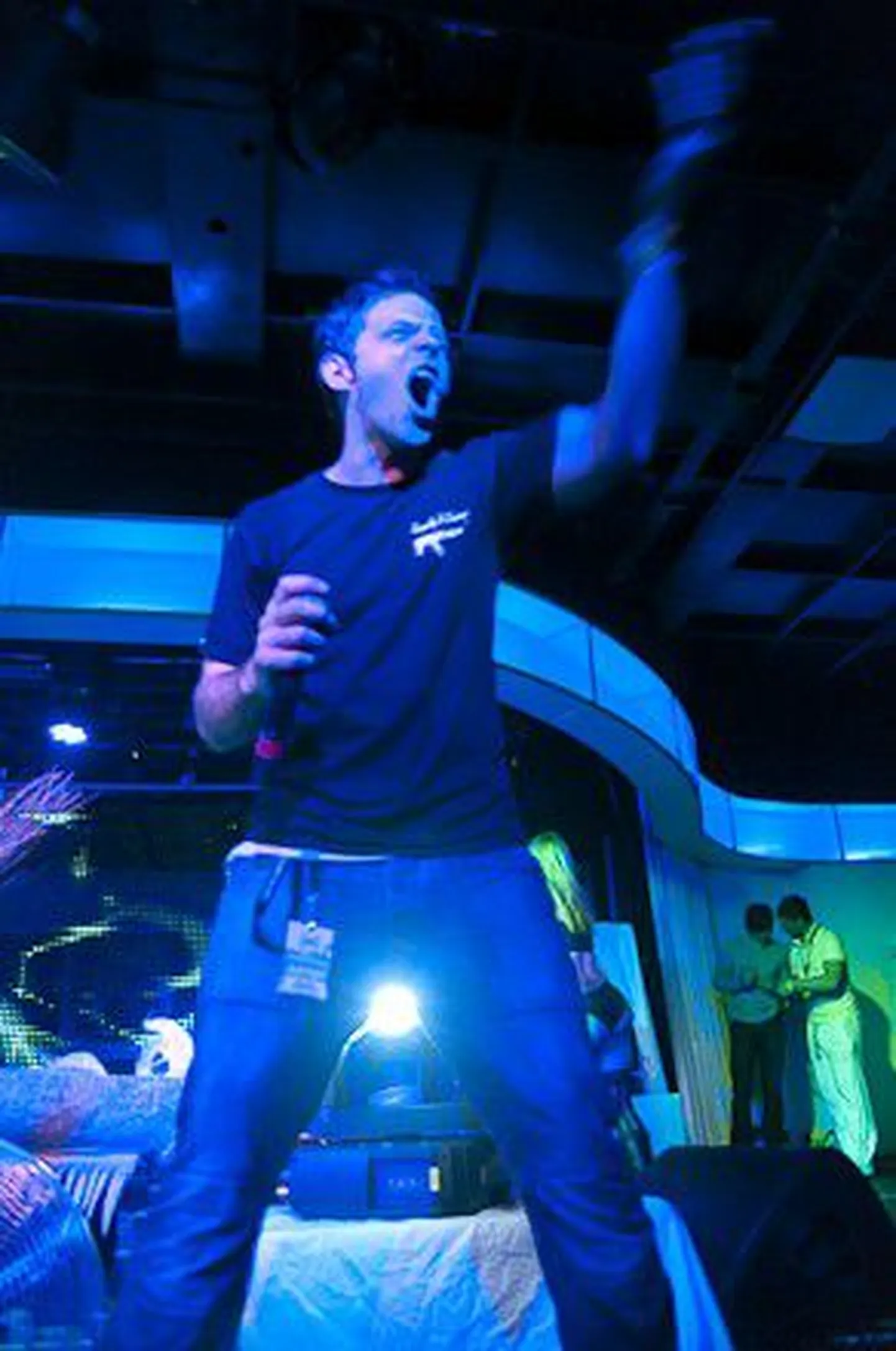 Pendulum DJ and MC Verse