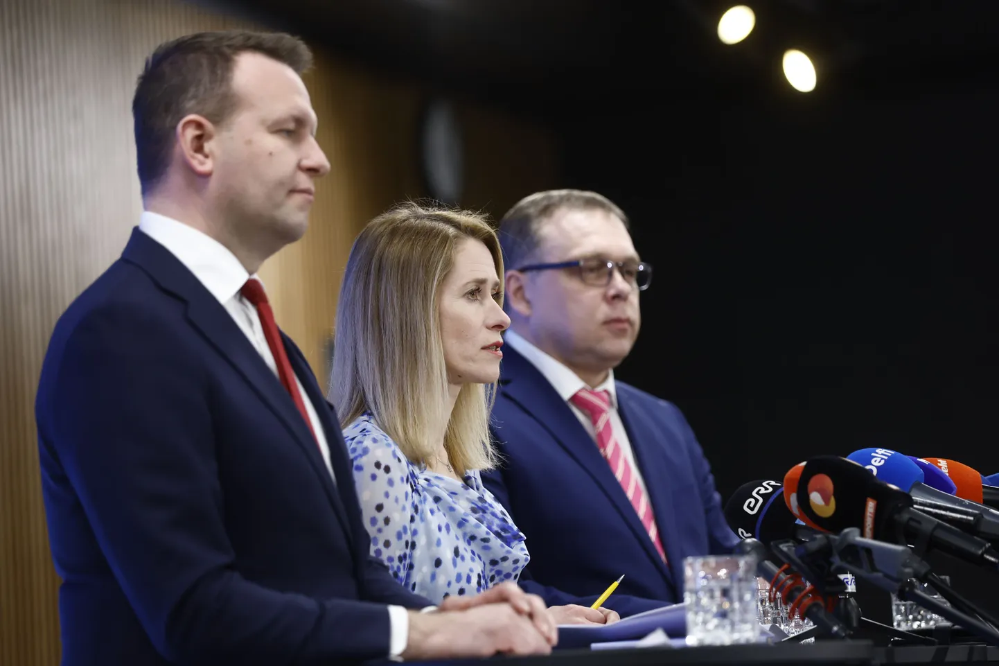 Koalitsioonilepingut tutvustasid Reformierakonna esimees Kaja Kallas, Sotsiaaldemokraatliku Erakonna esimees Lauri Läänemets (vasakul) ja Eesti 200 esimees Lauri Hussar.