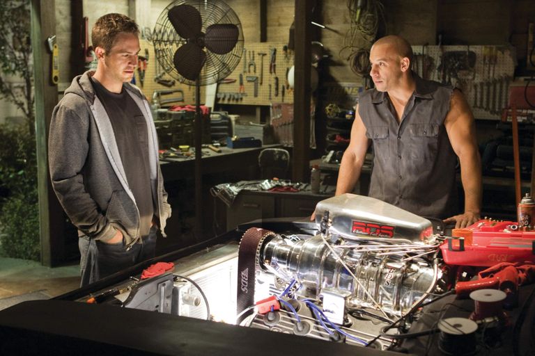 Paul Walker (vasakul) ja Vin Diesel filmis «Kiired ja vihased: uus mudel»