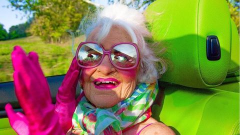 PILDID ⟩ 94-aastane seksikas vanaema tõestab, et vanus on vaid number