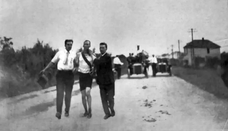 Thomas ja tema toetajad maratonil.