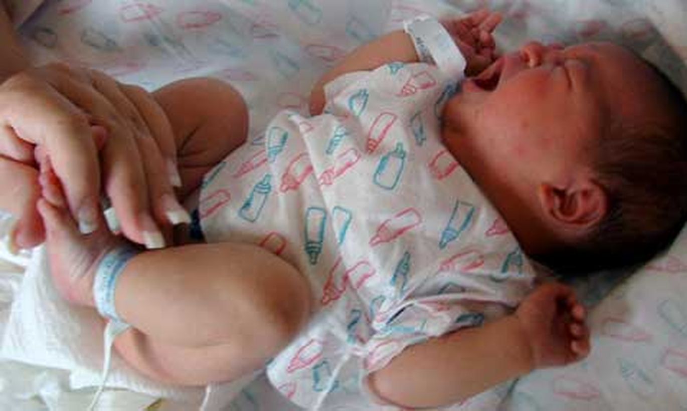 фото новорожденных девочек в роддоме реальные