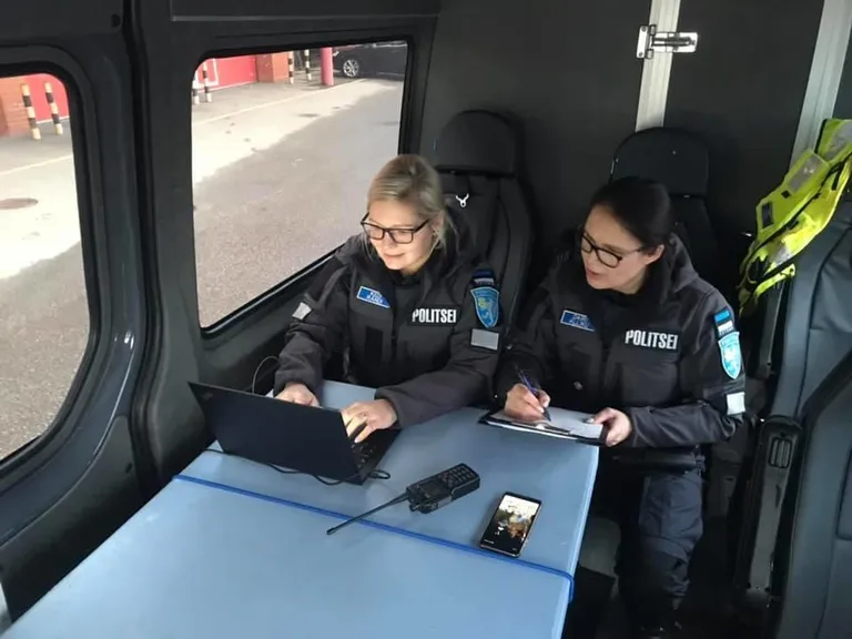Täna harjutasid politseinikud Pärnu-, Lääne-, Saare- ja Hiiumaal Kaitseliidu õppuse “Orkaan 14” raames ulatusliku evakuatsiooni korraldamist.