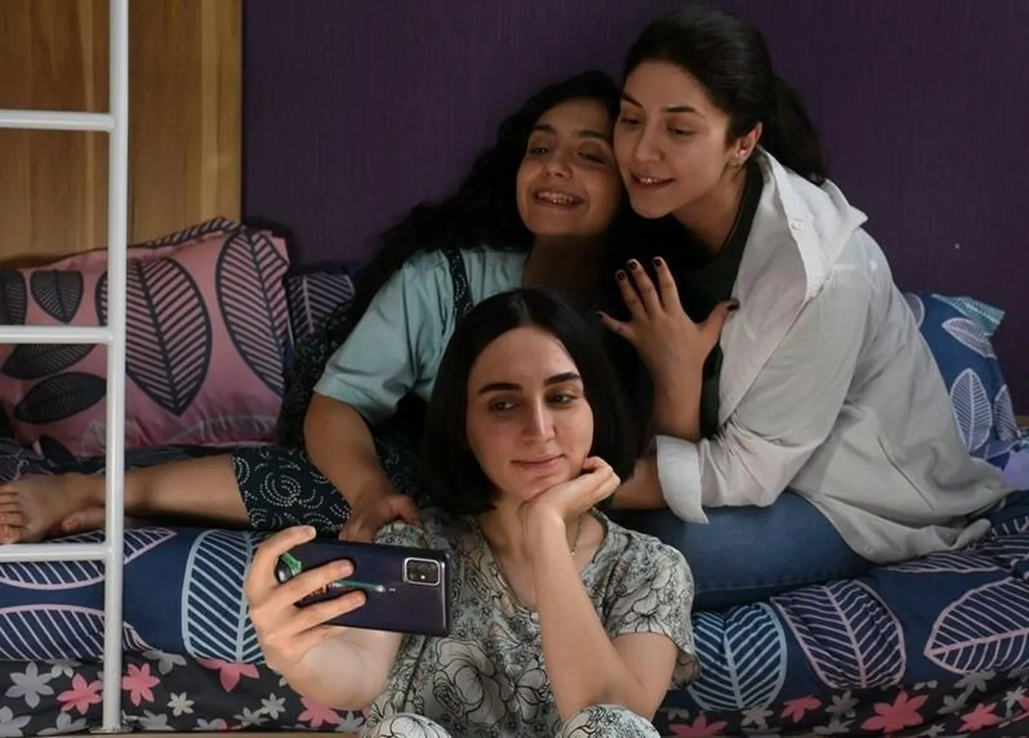 Film algab pahaaimamatu argisusega.