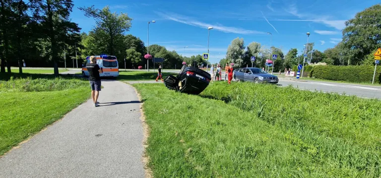Paikusel sõitis 19aastase noormehe juhitud BMW teelt välja.