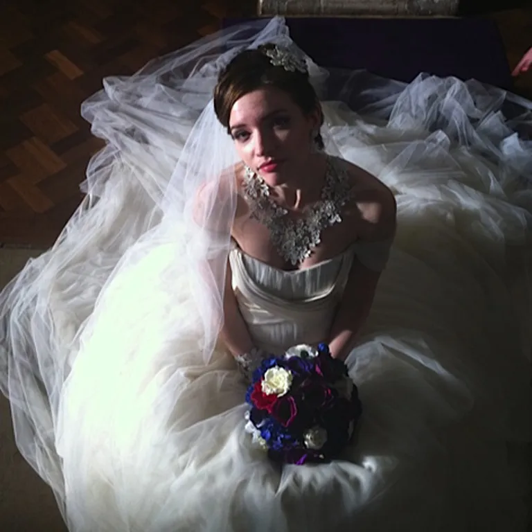 Filmā "“The Knot” izceļas Gintas elegantās ādas rotas