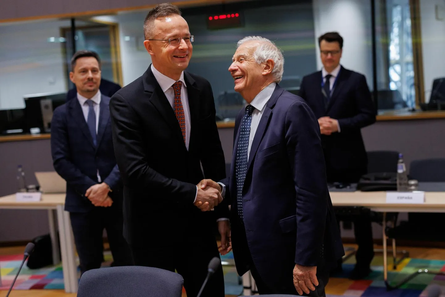 Ungari välisminister Péter Szijjártó ja ELi välispoliitika juht Josep Borrell.
