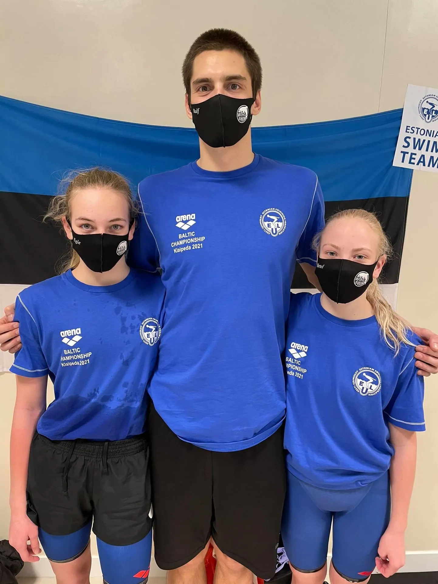 Wiru Swimi ujujad Mirtel Merimaa (paremal) ja Egle Salu koos treener Ralf Tribuntsoviga jäid Leedus võistlemisega väga rahule.