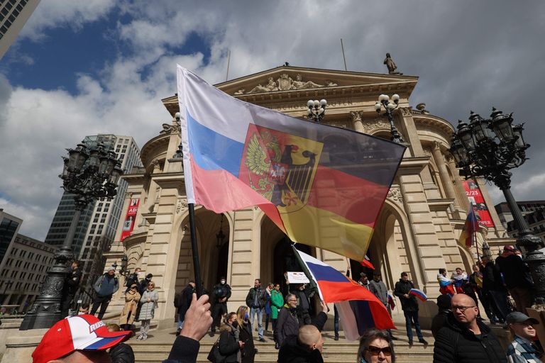 Krievu protestētāji Vācijā.
