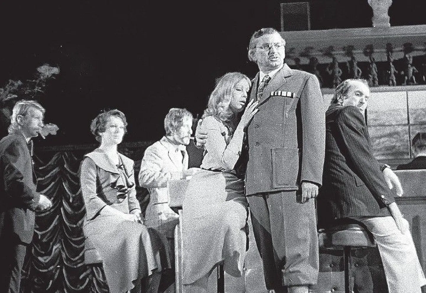 Pilt ajast, kui inimestel olid teised mured. Aasta: 1976. Koht: Eesti Riiklik Noorsooteater. Lavastaja: Mati Unt. Pealkiri: «Kümme neegrit».